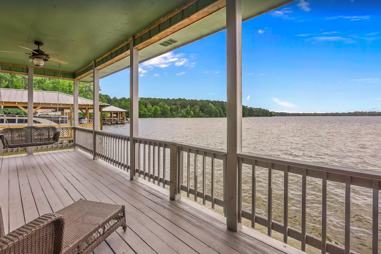 This Floating Cabin VRBO In Louisiana Is The Perfect Getaway